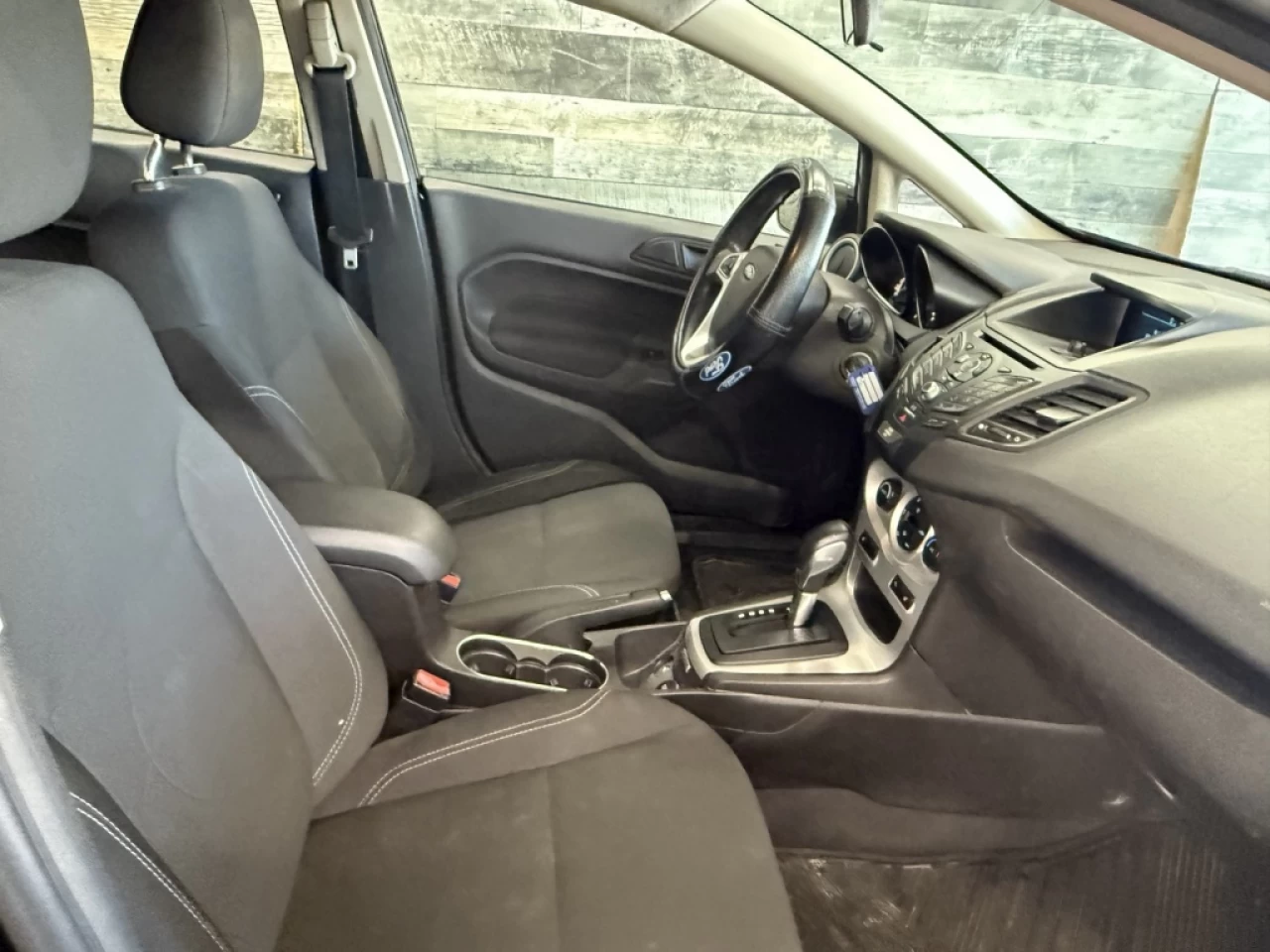 2017 Ford Fiesta SE AUTO BLUTOOTH**APPROUVÉE 99,9%** Main Image