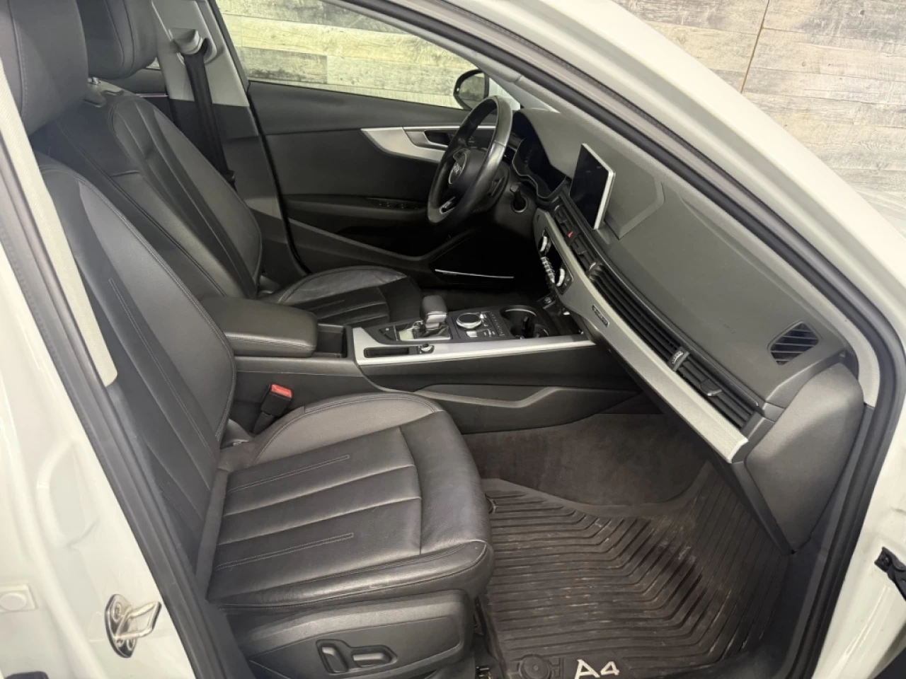 2018 Audi A4 Technik AWD CUIR NAV TOIT Image principale