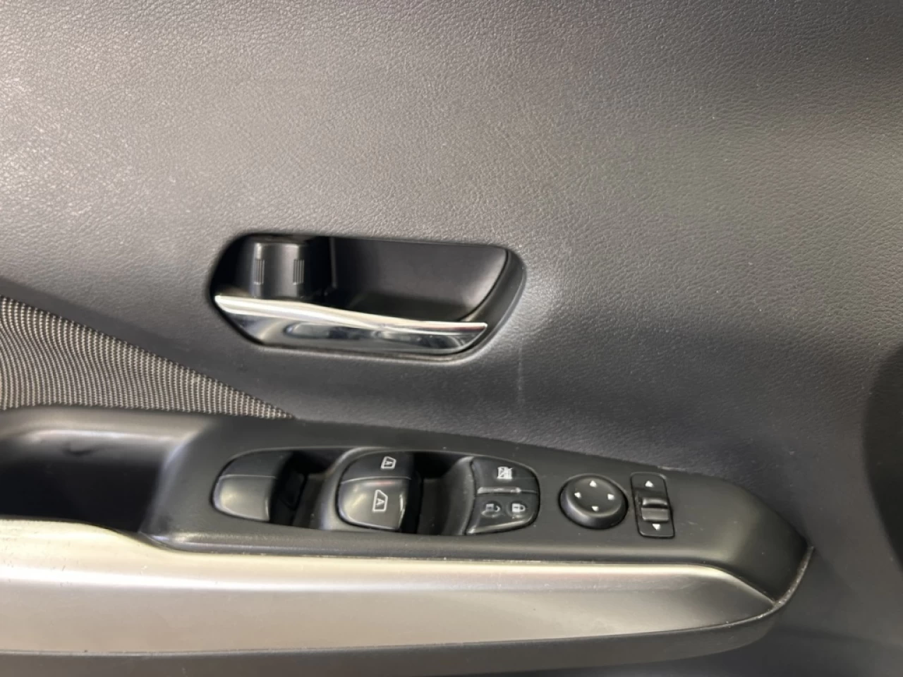 2018 Nissan Kicks SV BLUETOOTH MAGS **APPROUVÉ À 99.9%** Image principale