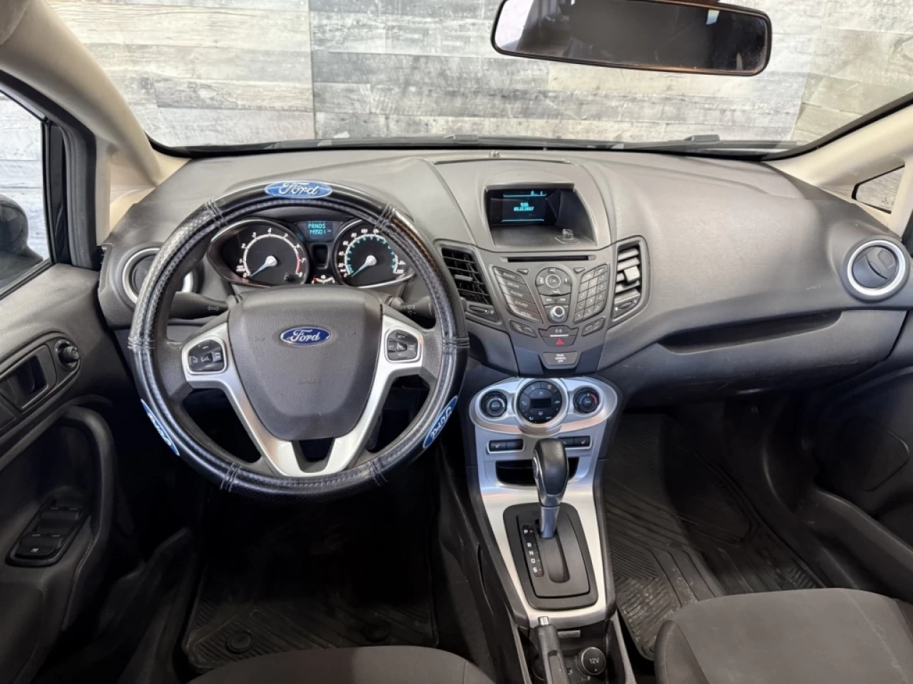 2017 Ford Fiesta SE AUTO BLUTOOTH**APPROUVÉE 99,9%** Main Image