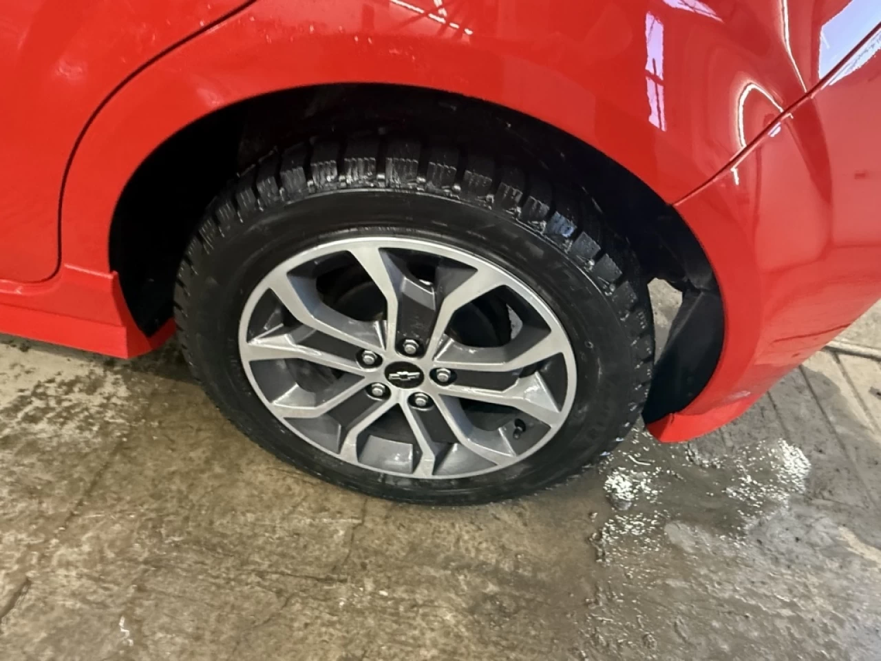 2018 Chevrolet Sonic LT AUTO TOIT CAM DE RECUL **APPROUVÉ À 99.9%** Main Image