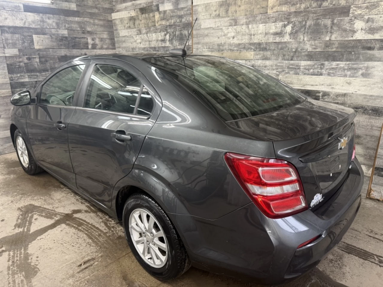 2018 Chevrolet Sonic LT Auto Apple carplay/Android **ApprouvÉ À 99.9%** Image principale