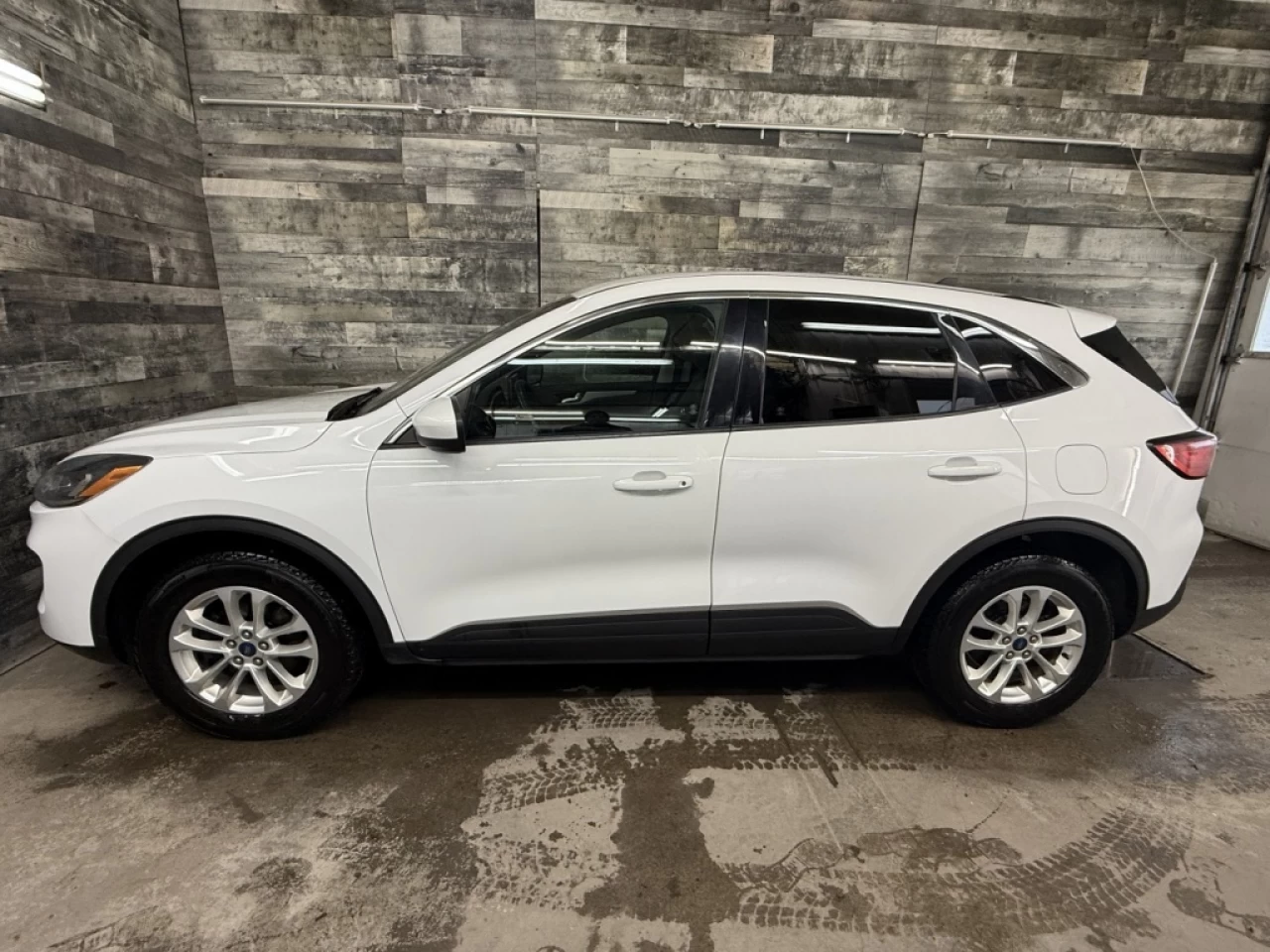 2021 Ford Escape SE AWD CAM DE RECUL ** APPROUVÉ À 99.9%** Main Image