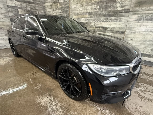 BMW 3 Series 330i xDrive AWD CUIR TOIT NAV ** APPROUVÉ À 99.9% 2021