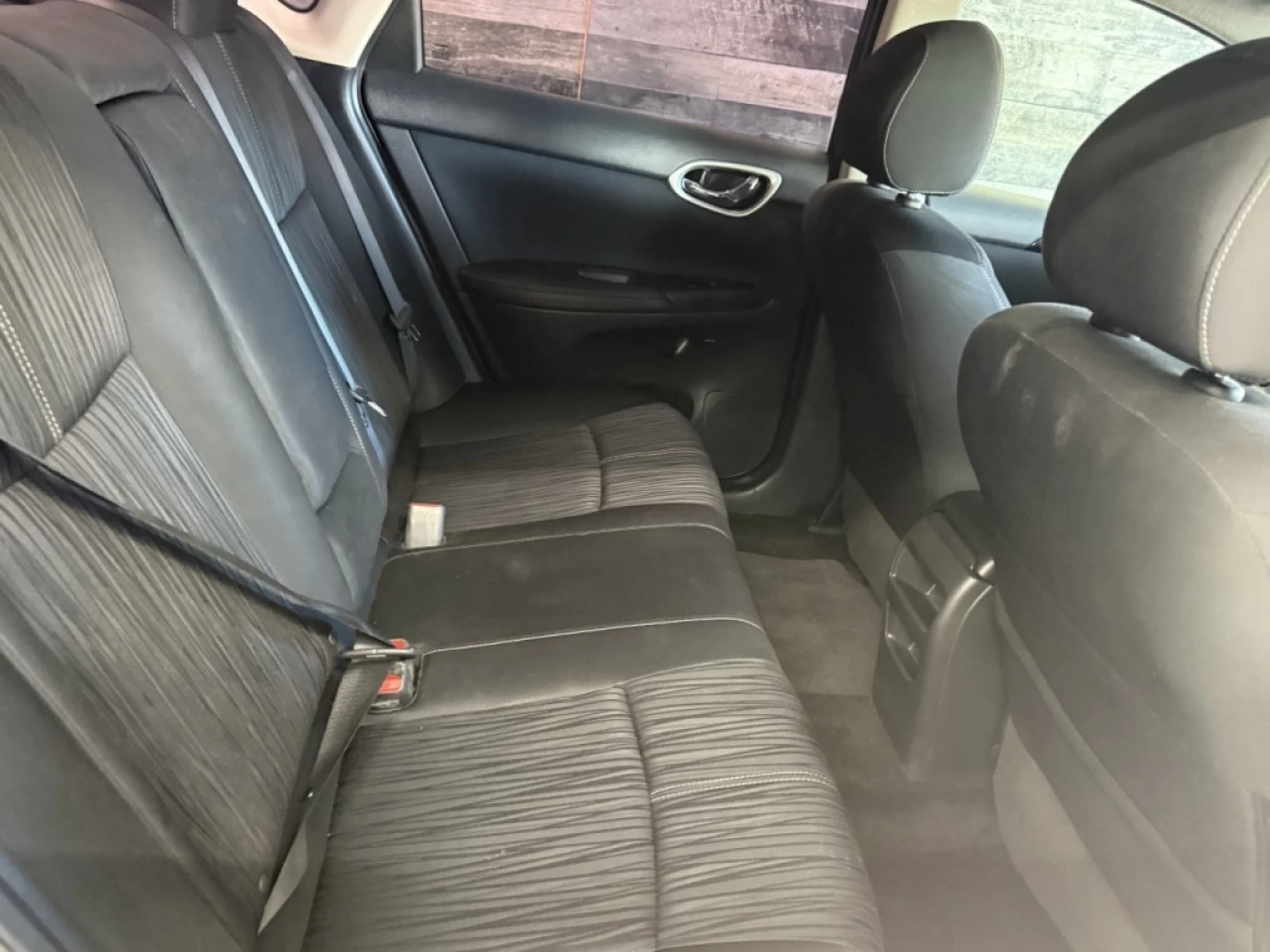 2018 Nissan Sentra SV AUTO TOIT CAM DE RECUL **APPROUVÉ À 99.9%** Main Image