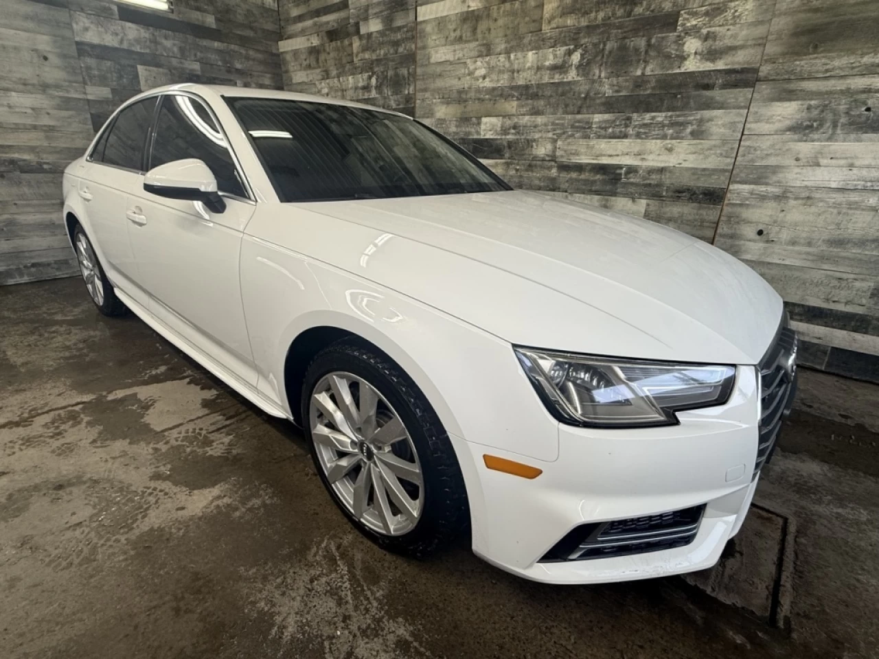2018 Audi A4 Komfort S TRONIC AWD CUIR TOIT **APPROUVÉ À 99.9%* Main Image