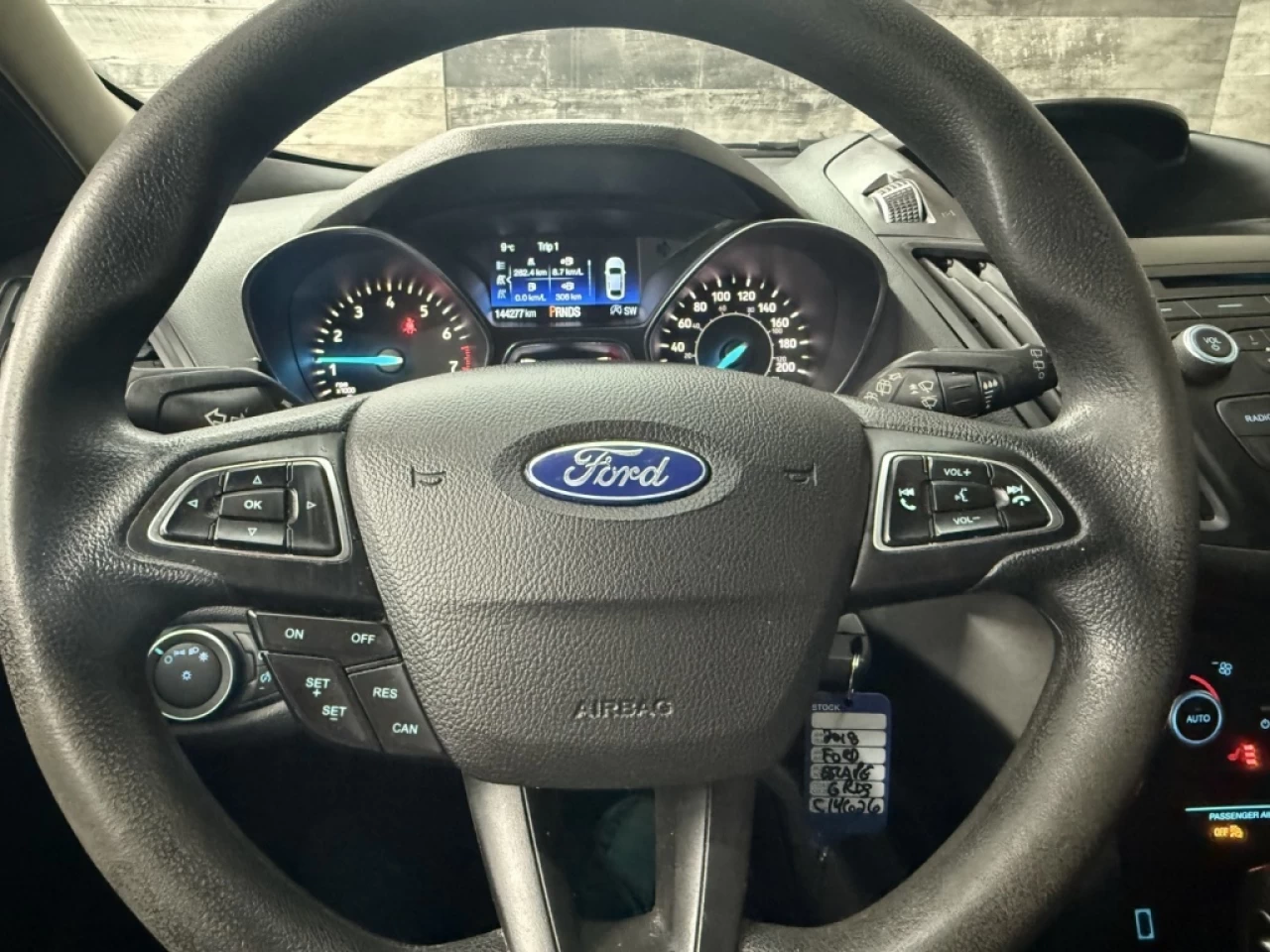 2018 Ford Escape SE AWD CAM DE RECUL **APPROUVÉ À 99.9%** Main Image
