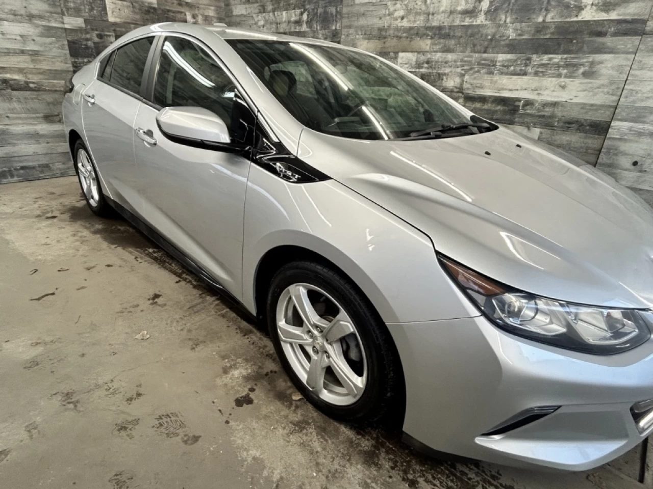 2019 Chevrolet Volt LT HYBRID **APPROUVÉ À 99.9%** Main Image