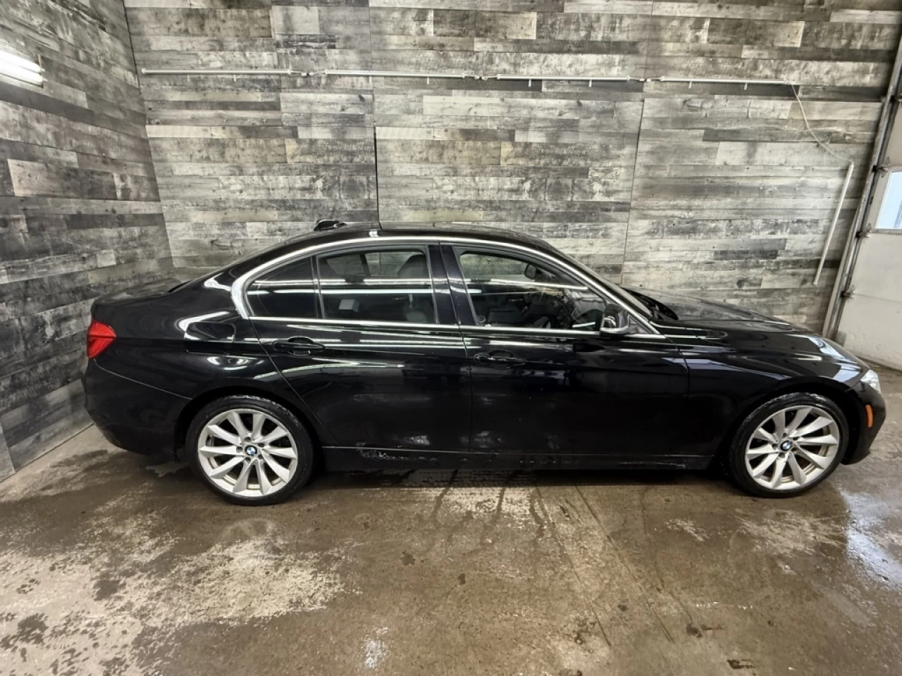 2017 BMW 3 Series 320i xDrive AWD CUIR TOIT **APPRUVÉ À 99.9%** Main Image