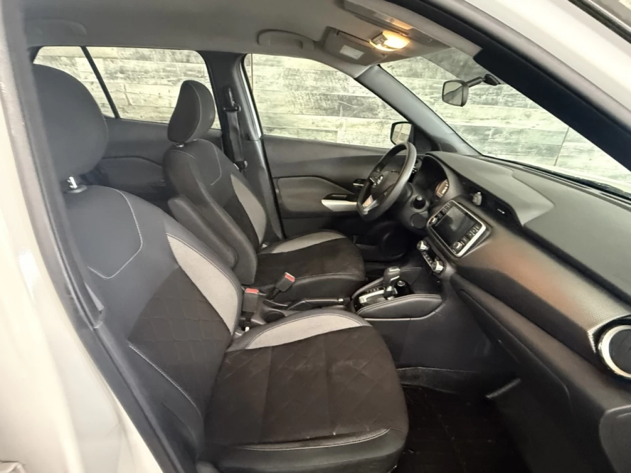 2019 Nissan Kicks SV Bluetooth sieges chauffant commande au volant** Main Image