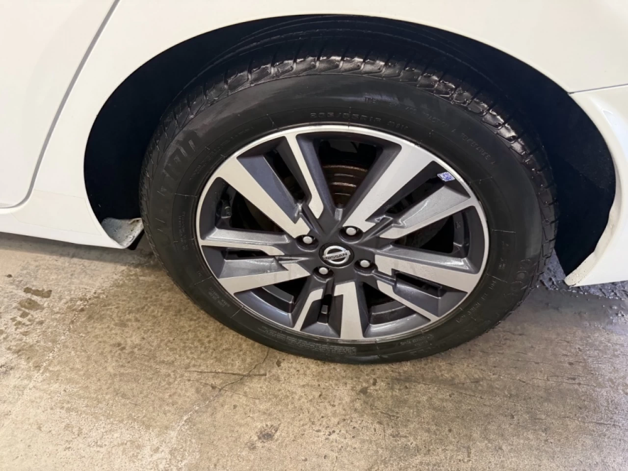 2021 Nissan Versa SV AUTO BLUETOOTH MAGS **APPROUVÉ À 99.9%** Image principale