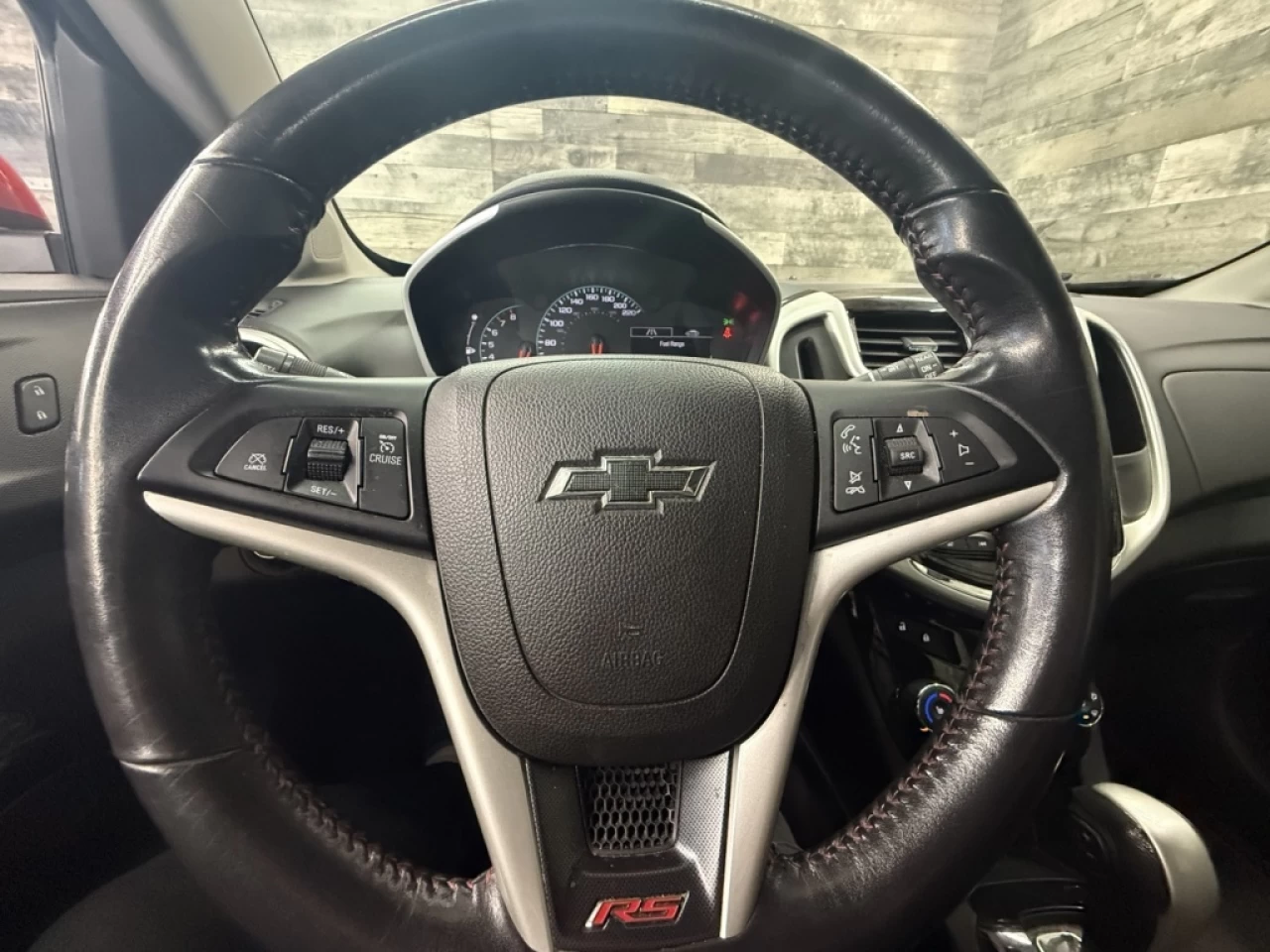 2018 Chevrolet Sonic LT AUTO TOIT CAM DE RECUL **APPROUVÉ À 99.9%** Main Image