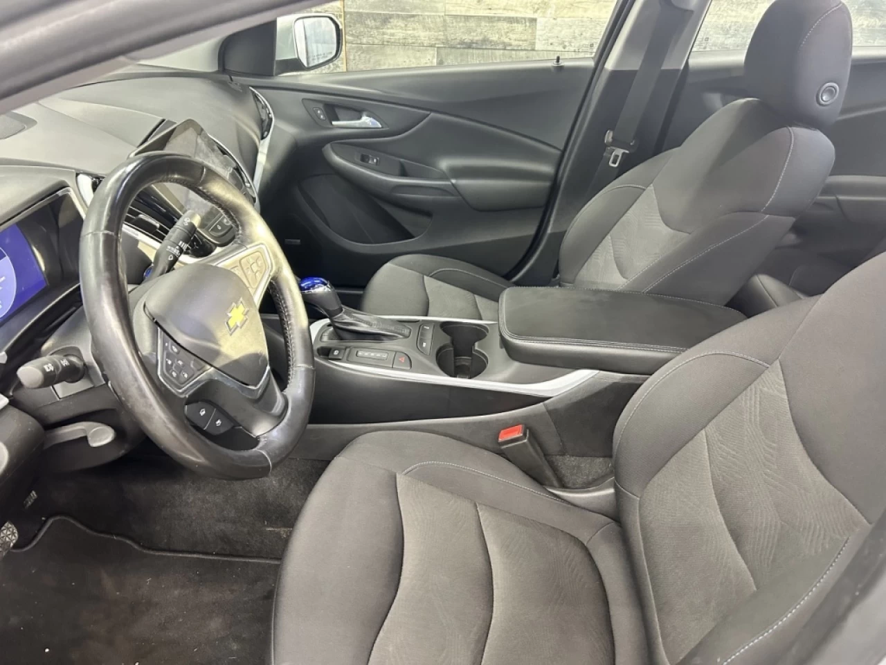 2019 Chevrolet Volt LT HYBRID **APPROUVÉ À 99.9%** Main Image