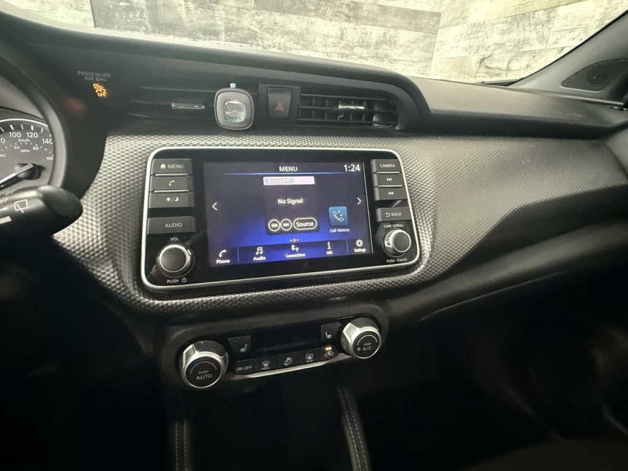 2019 Nissan Kicks SV Bluetooth sieges chauffant commande au volant** Main Image