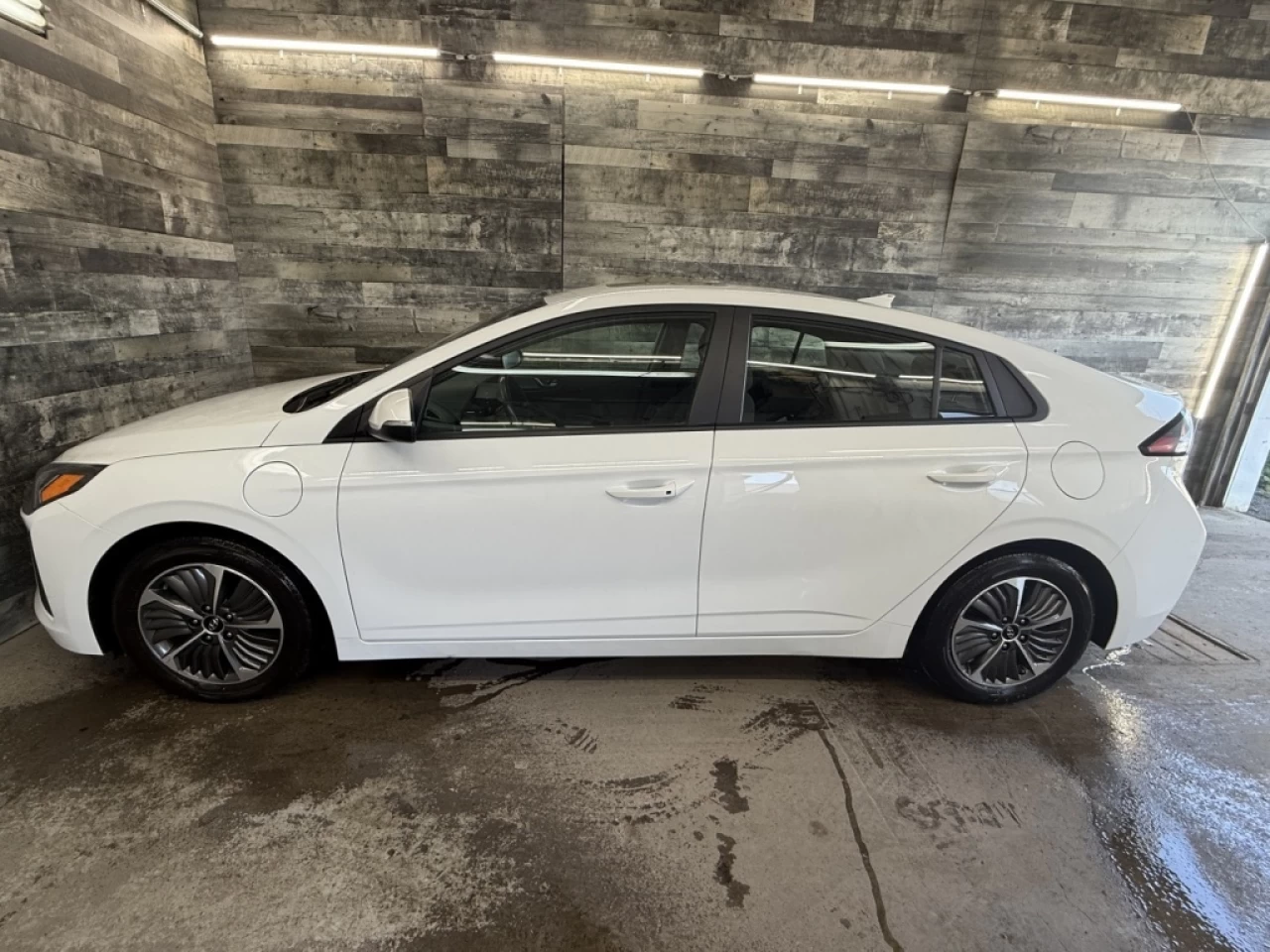 2021 Hyundai Ioniq PrivilÉgiÉ HYBRIDE APPLE CARPLAY TOIT **APPROUVÉE Main Image