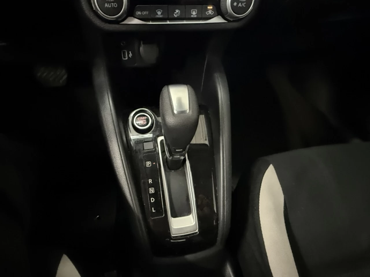 2021 Nissan Versa SV AUTO BLUETOOTH MAGS **APPROUVÉ À 99.9%** Image principale