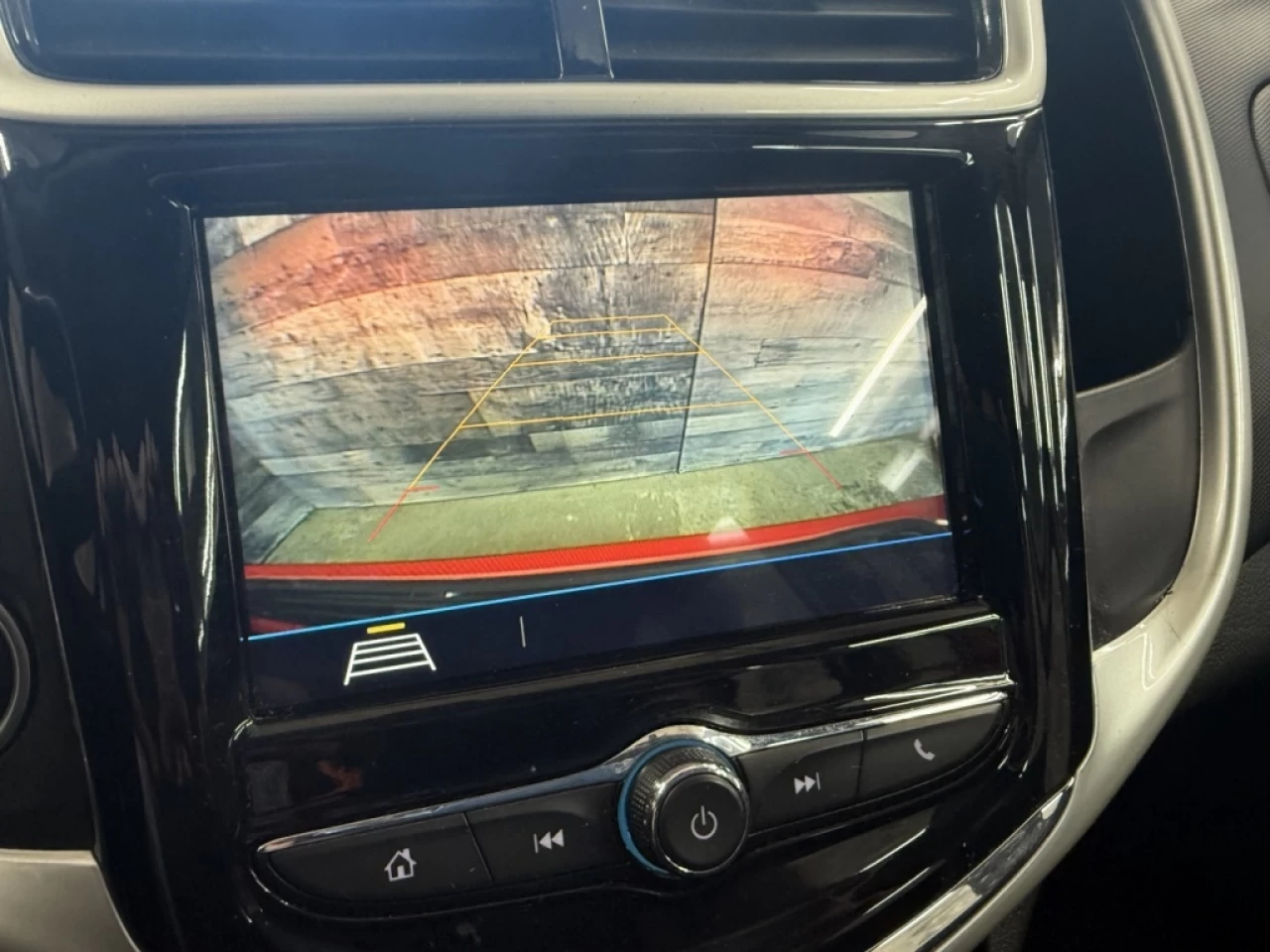 2018 Chevrolet Sonic LT AUTO TOIT CAM DE RECUL **APPROUVÉ À 99.9%** Main Image