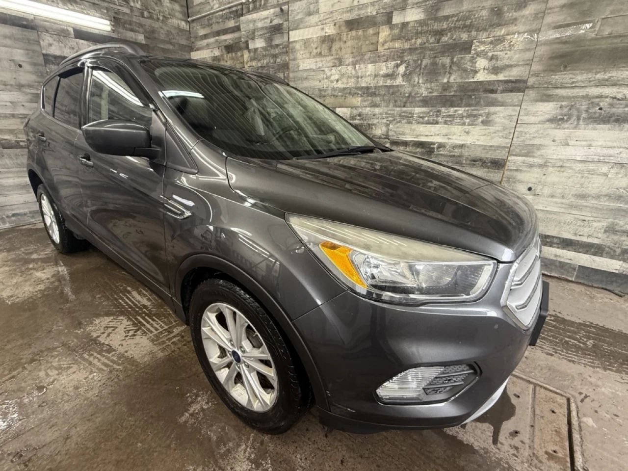2018 Ford Escape SE AWD CAM DE RECUL **APPROUVÉ À 99.9%** Main Image