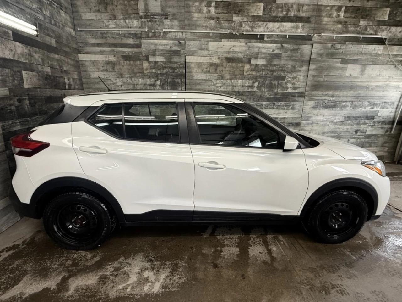 2019 Nissan Kicks SV Bluetooth sieges chauffant commande au volant** Main Image