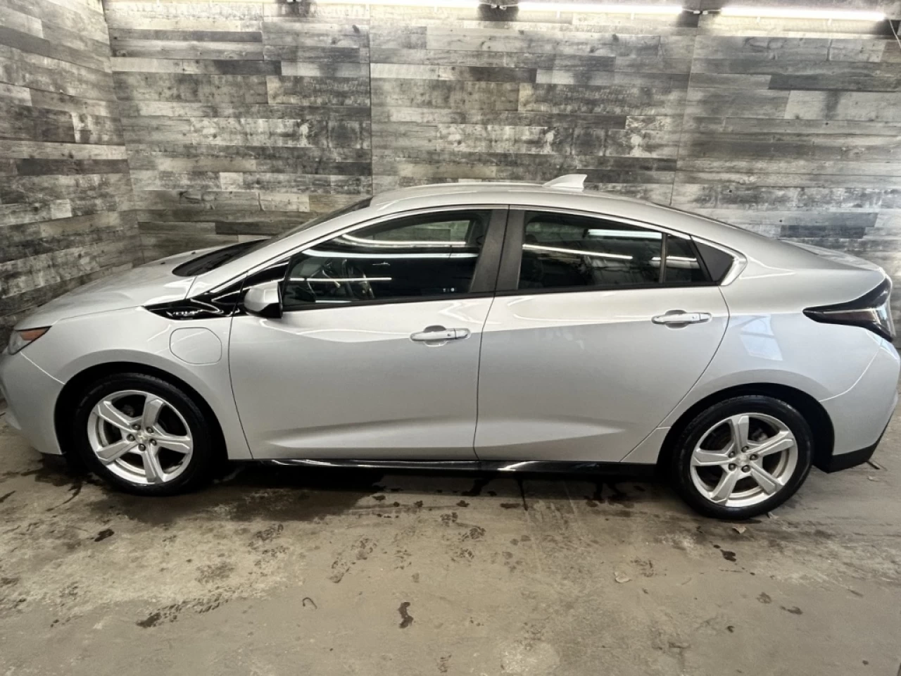 2019 Chevrolet Volt LT HYBRID **APPROUVÉ À 99.9%** Main Image