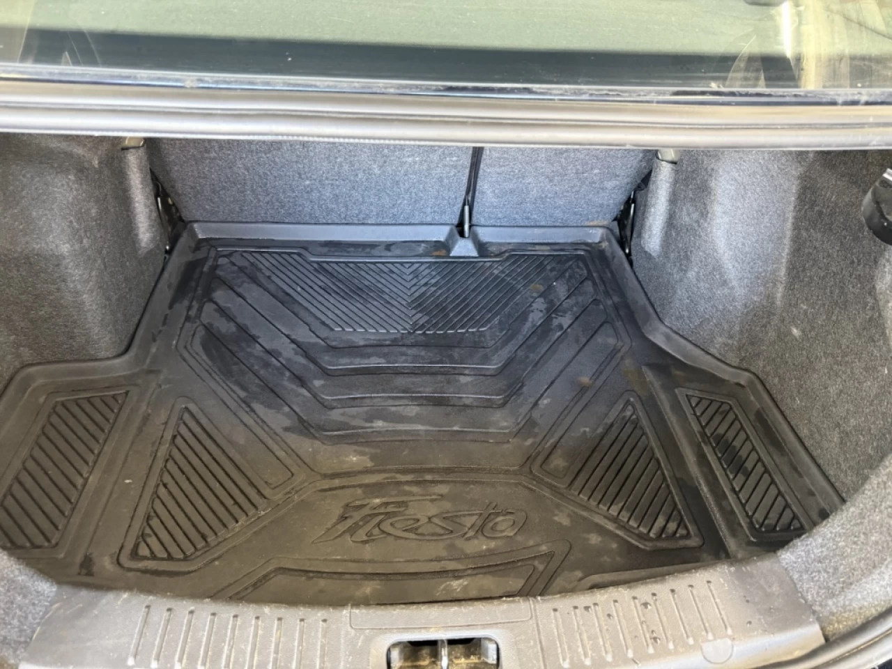 2017 Ford Fiesta SE AUTO BLUTOOTH**APPROUVÉE 99,9%** Main Image