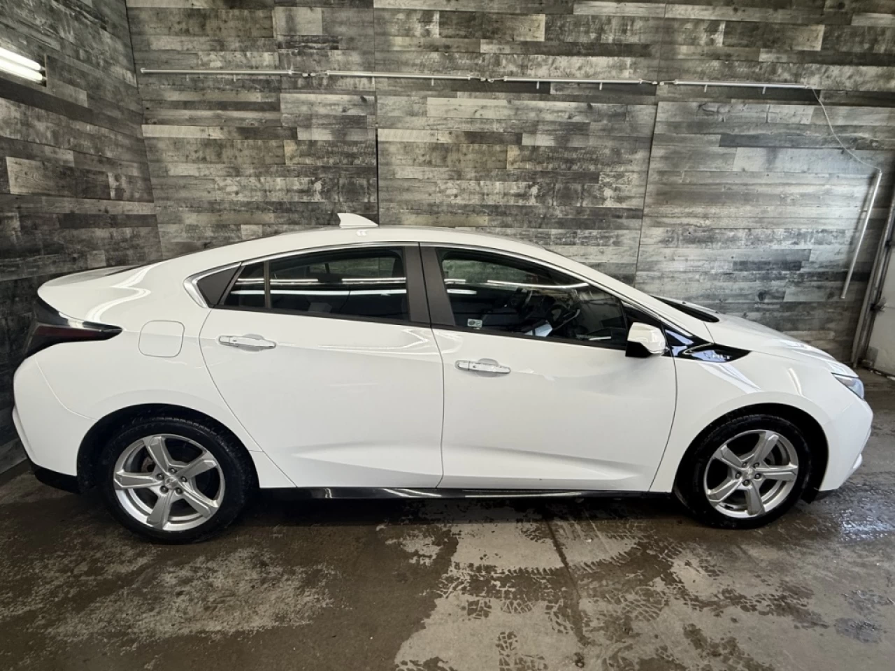 2018 Chevrolet Volt LT HYBRID PLUG-IN MAGS ** APPROUVÉ À 99,9% ** Main Image