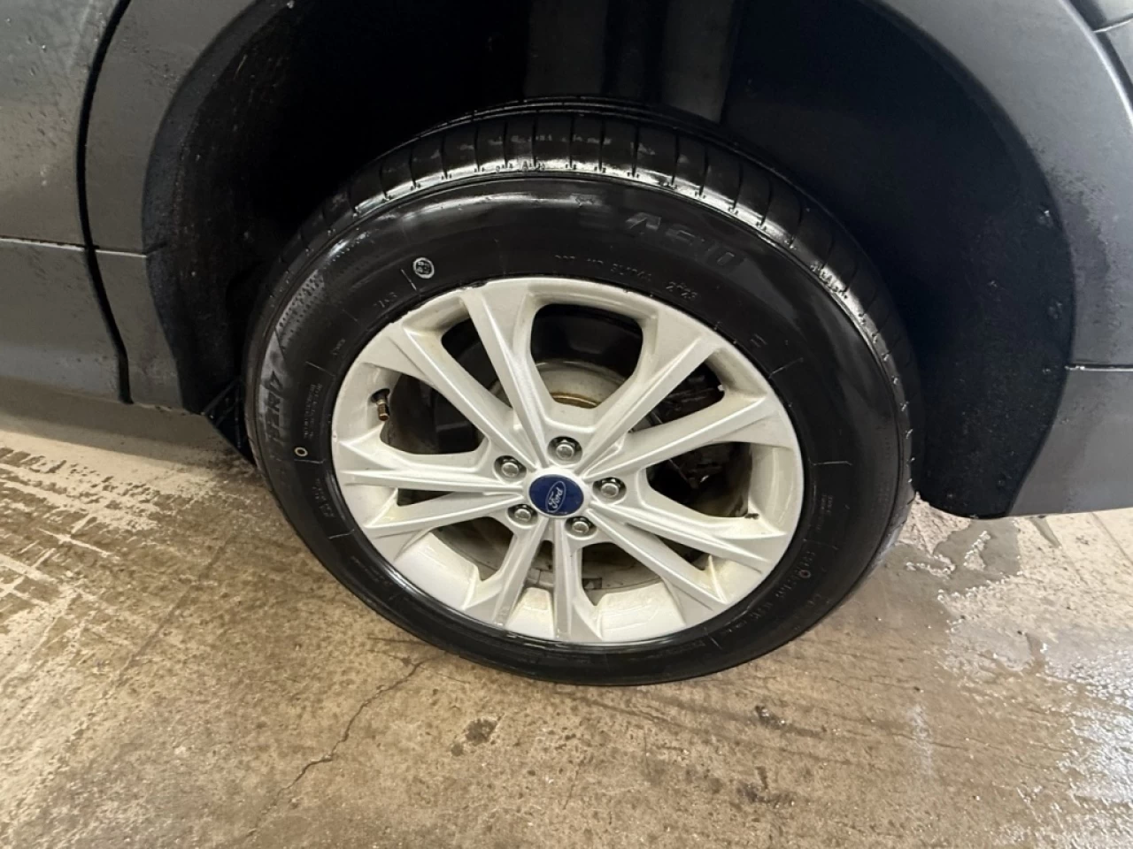 2018 Ford Escape SE AWD CAM DE RECUL **APPROUVÉ À 99.9%** Main Image