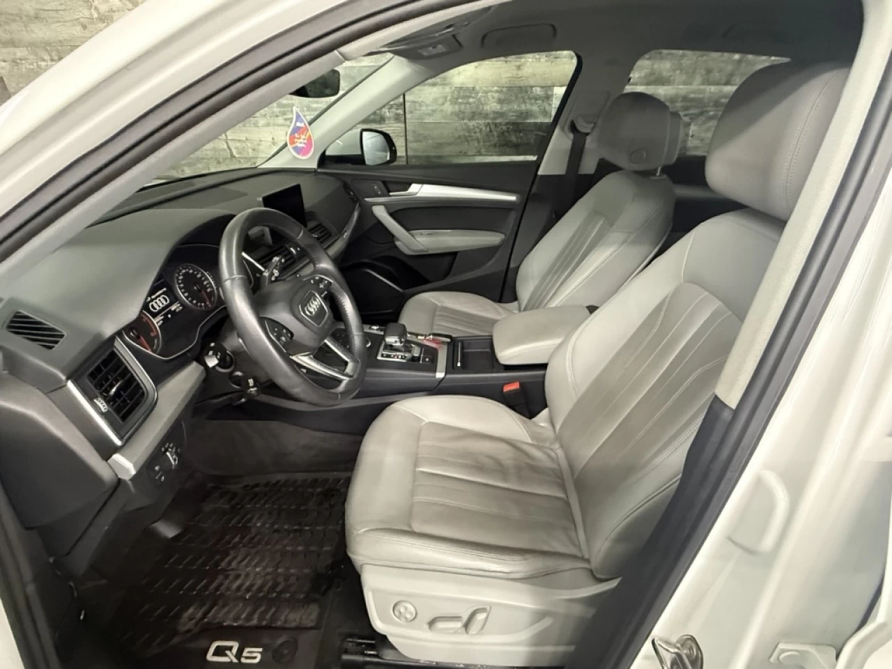 2019 Audi Q5 Komfort AWD CUIR ** APPROUVÉ À 99.9% ** Main Image