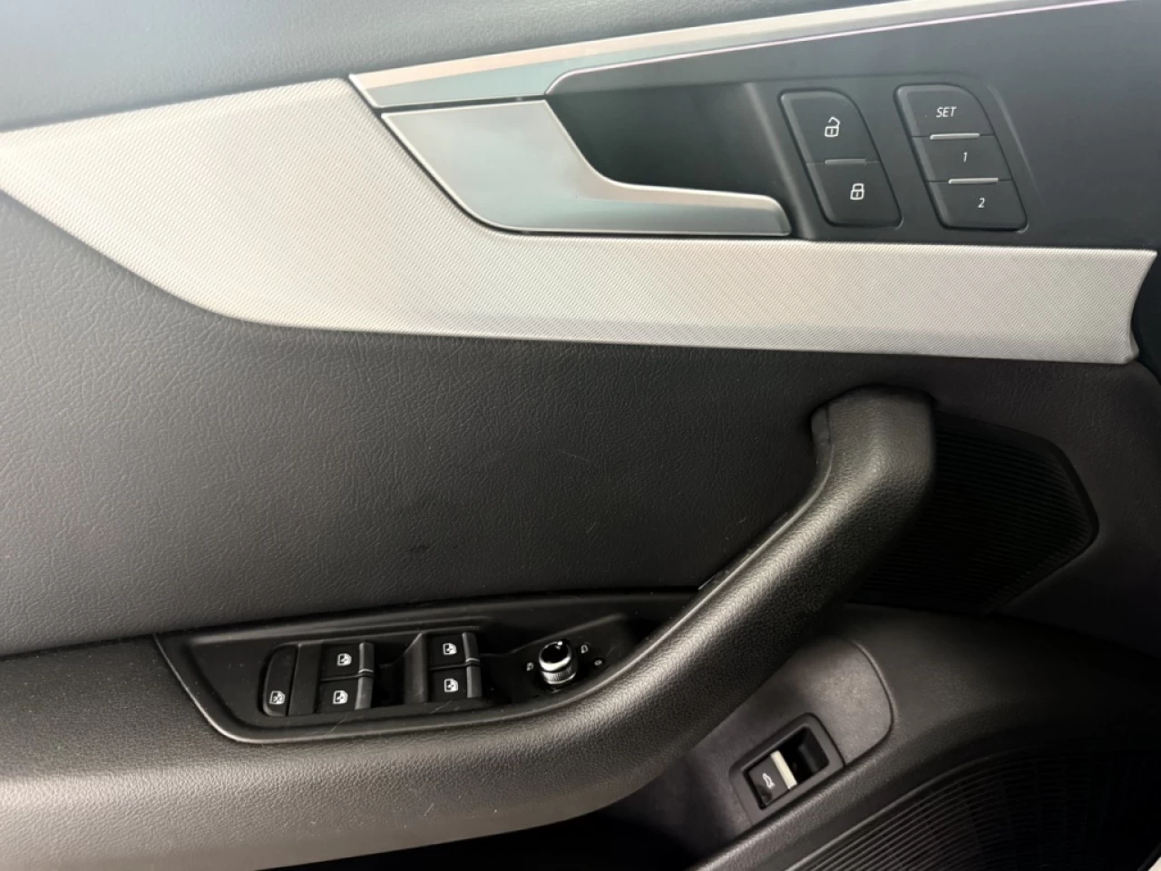 2018 Audi A4 Technik AWD CUIR NAV TOIT Image principale