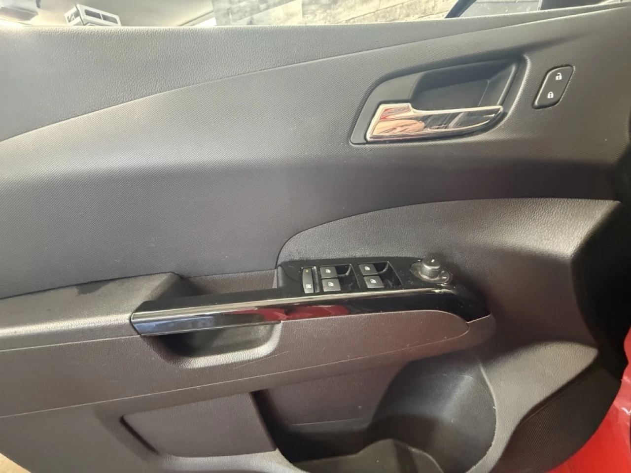 2018 Chevrolet Sonic LT AUTO TOIT CAM DE RECUL **APPROUVÉ À 99.9%** Main Image