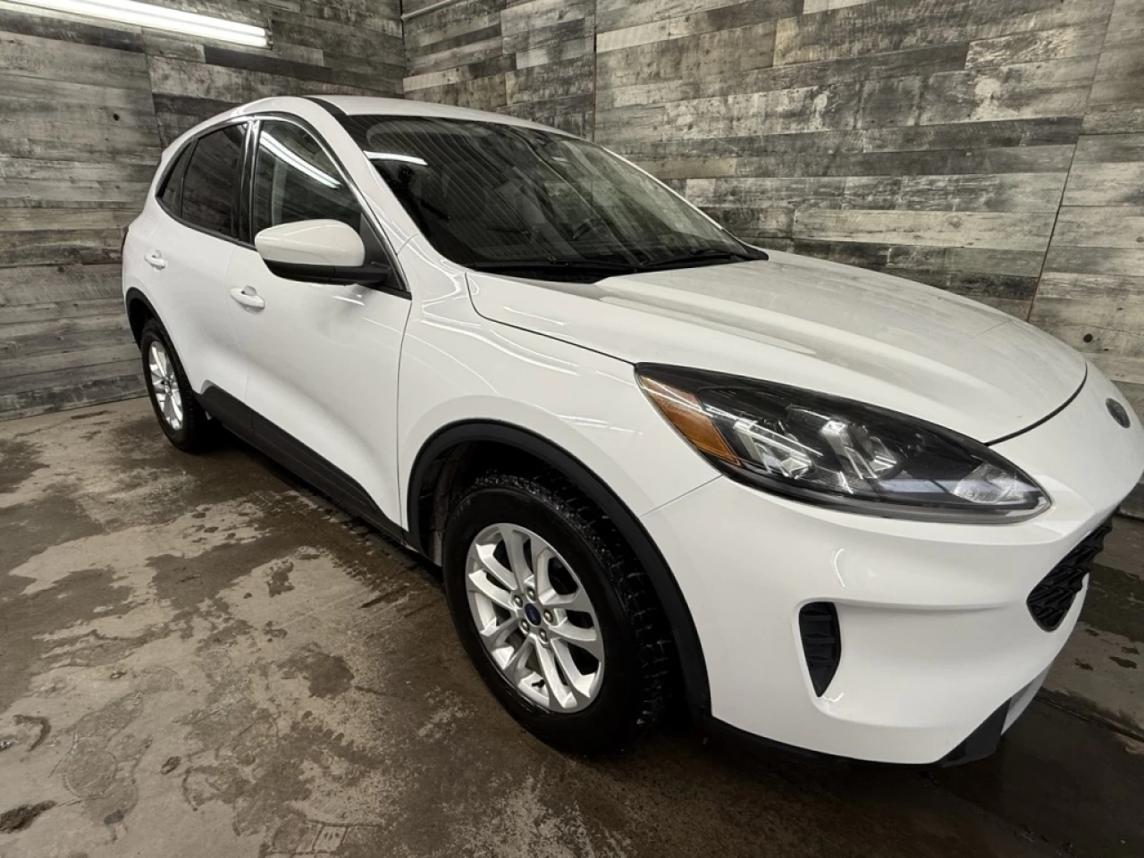 2021 Ford Escape SE AWD CAM DE RECUL ** APPROUVÉ À 99.9%** Main Image