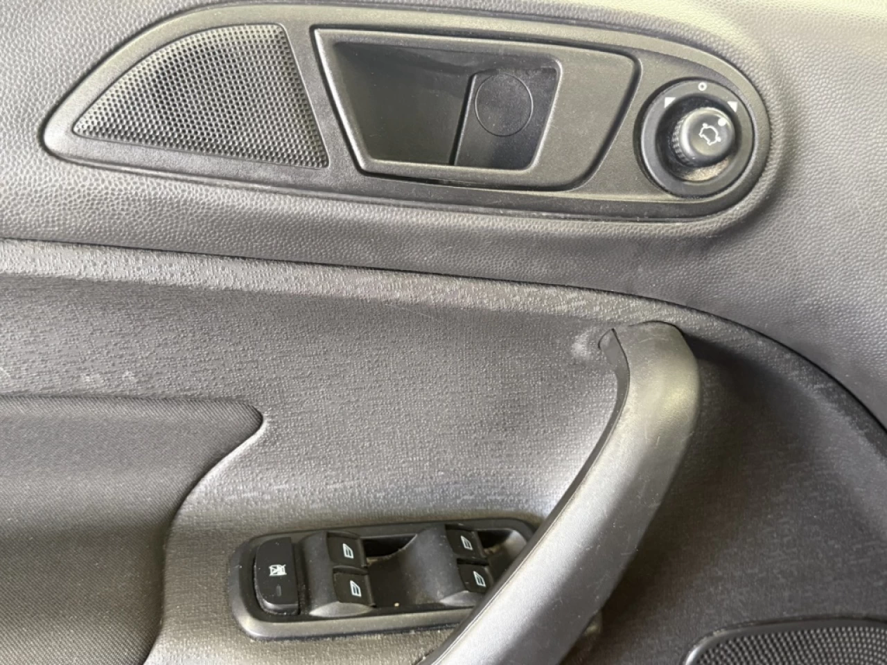 2017 Ford Fiesta SE AUTO BLUTOOTH**APPROUVÉE 99,9%** Main Image