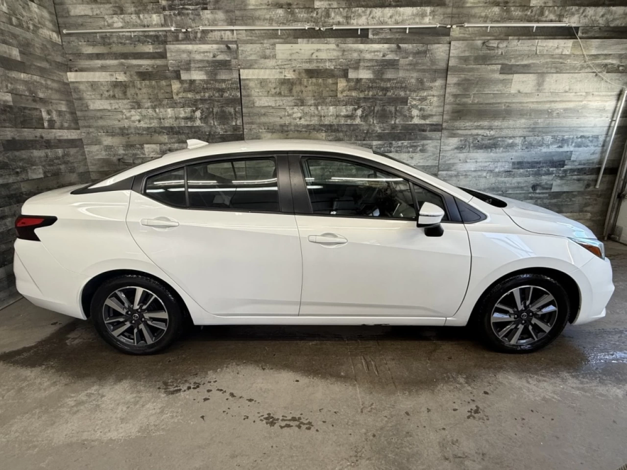 2021 Nissan Versa SV AUTO BLUETOOTH MAGS **APPROUVÉ À 99.9%** Image principale