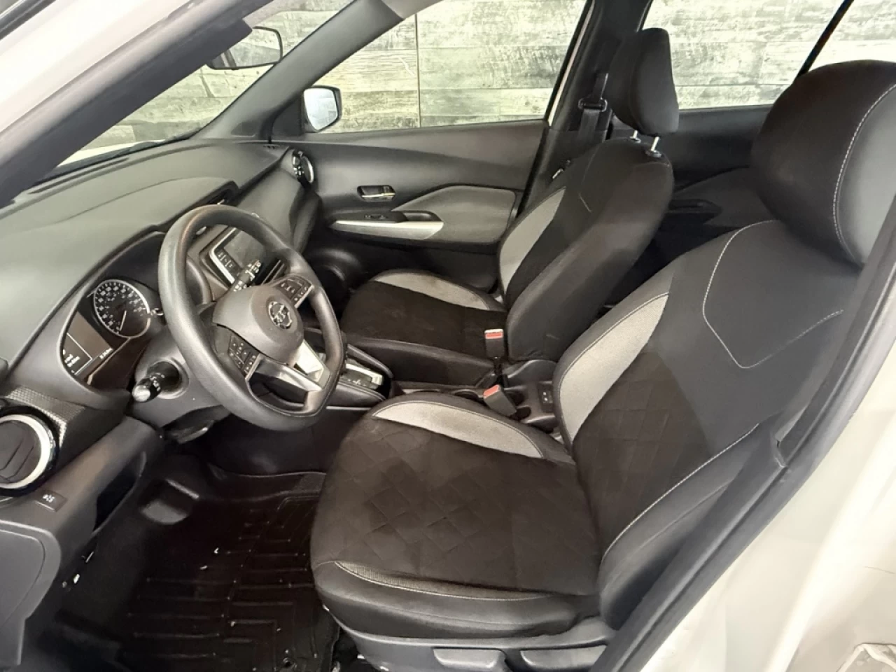 2019 Nissan Kicks SV Bluetooth sieges chauffant commande au volant** Main Image