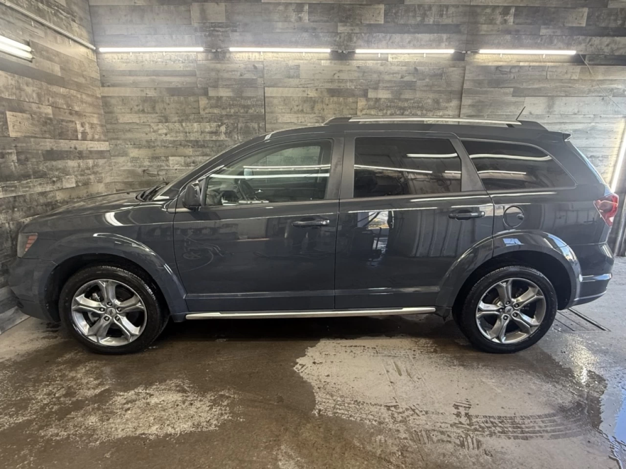 2018 Dodge Journey Crossroad AWD CUIR BLUETHOOT **APPROUVÉE 99,9%** Image principale