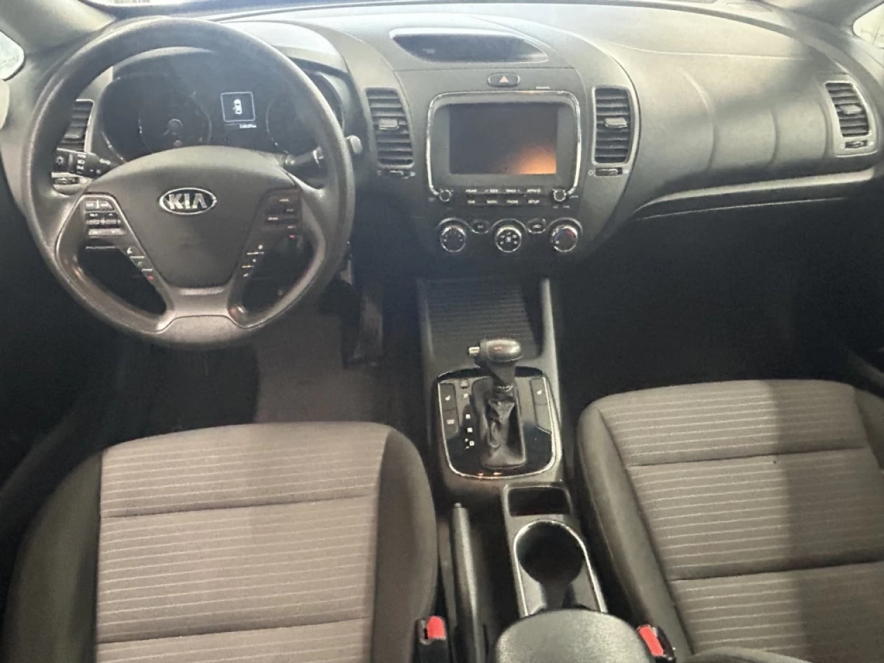 2018 Kia Forte Auto Cam de Recul S. Chauffant ** APPROUVÉE 99.9% Image principale
