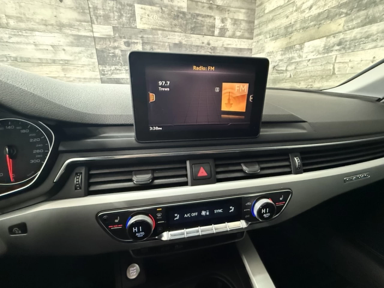 2018 Audi A4 Komfort S TRONIC AWD CUIR TOIT **APPROUVÉ À 99.9%* Main Image