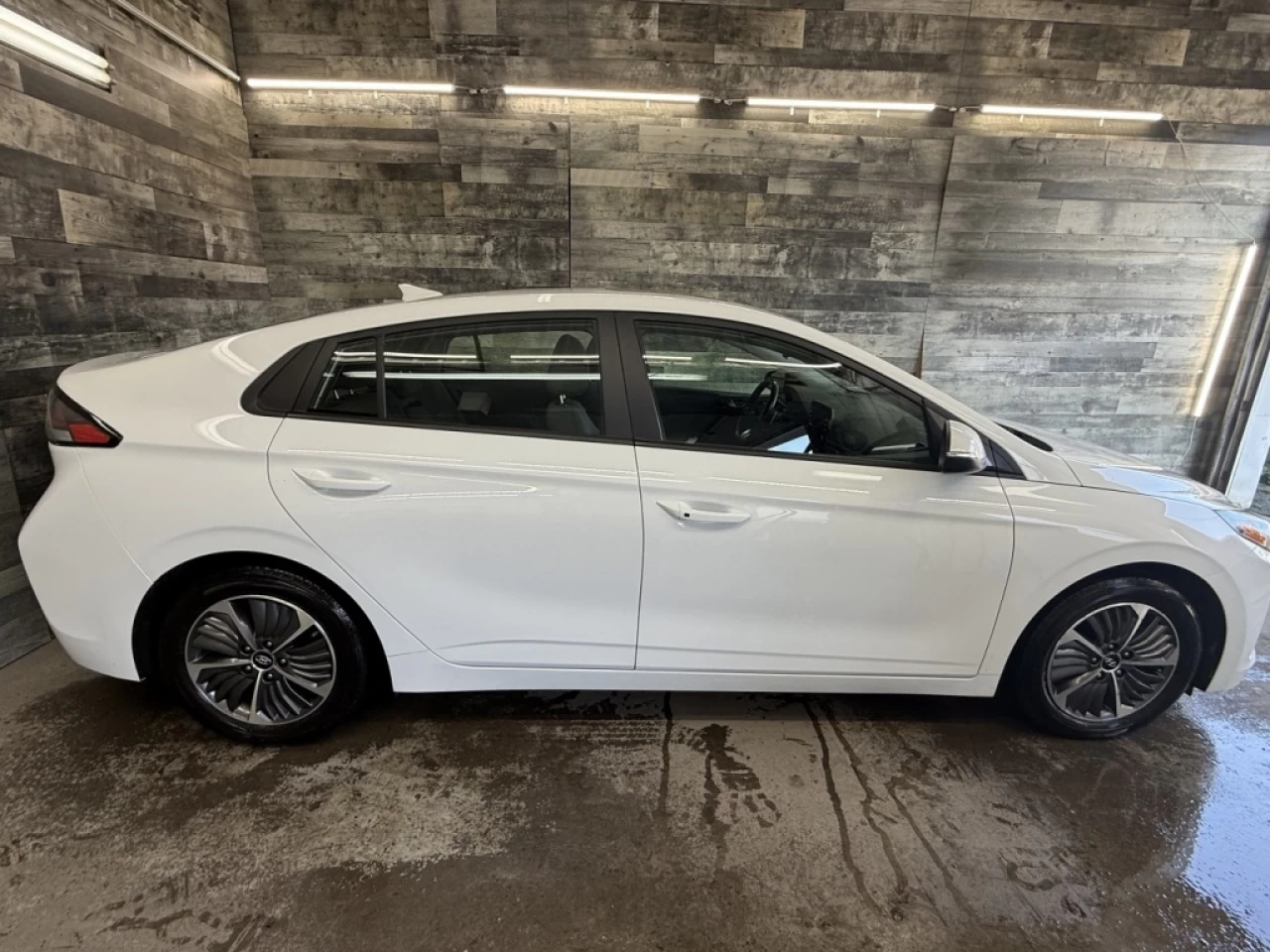 2021 Hyundai Ioniq PrivilÉgiÉ HYBRIDE APPLE CARPLAY TOIT **APPROUVÉE Main Image