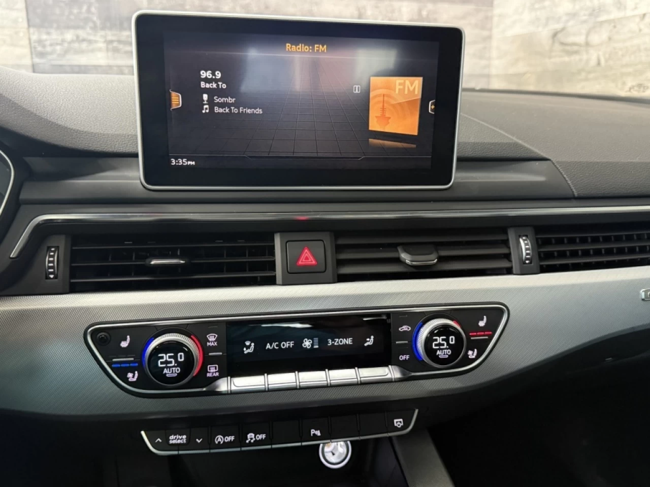 2018 Audi A4 Technik AWD CUIR NAV TOIT **APPROUVÉ À 99.9%** Image principale