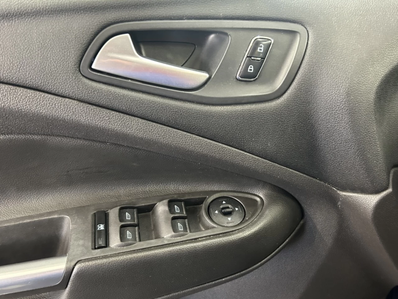 2015 Ford Escape SE Main Image