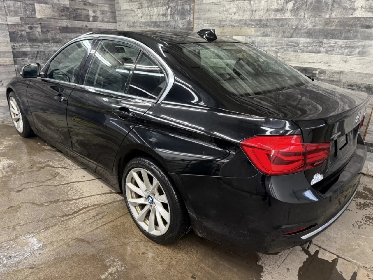 2017 BMW 3 Series 320i xDrive AWD CUIR TOIT **APPRUVÉ À 99.9%** Main Image