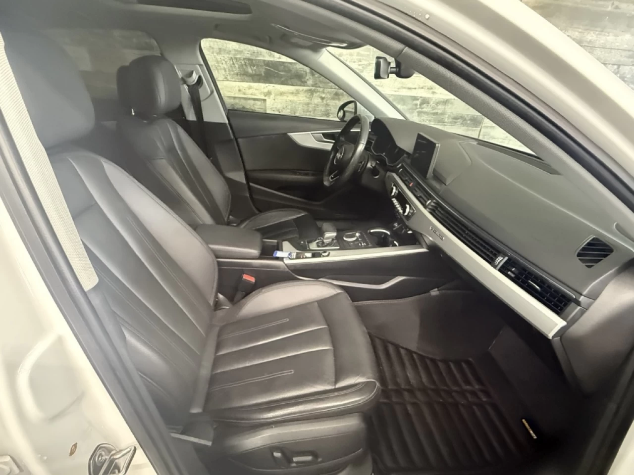 2018 Audi A4 Komfort S TRONIC AWD CUIR TOIT **APPROUVÉ À 99.9%* Main Image