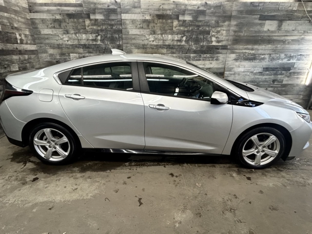 2019 Chevrolet Volt LT HYBRID **APPROUVÉ À 99.9%** Main Image