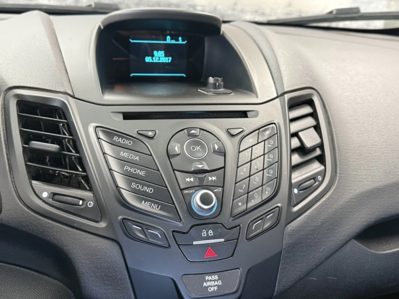 2017 Ford Fiesta SE AUTO BLUTOOTH**APPROUVÉE 99,9%** Main Image