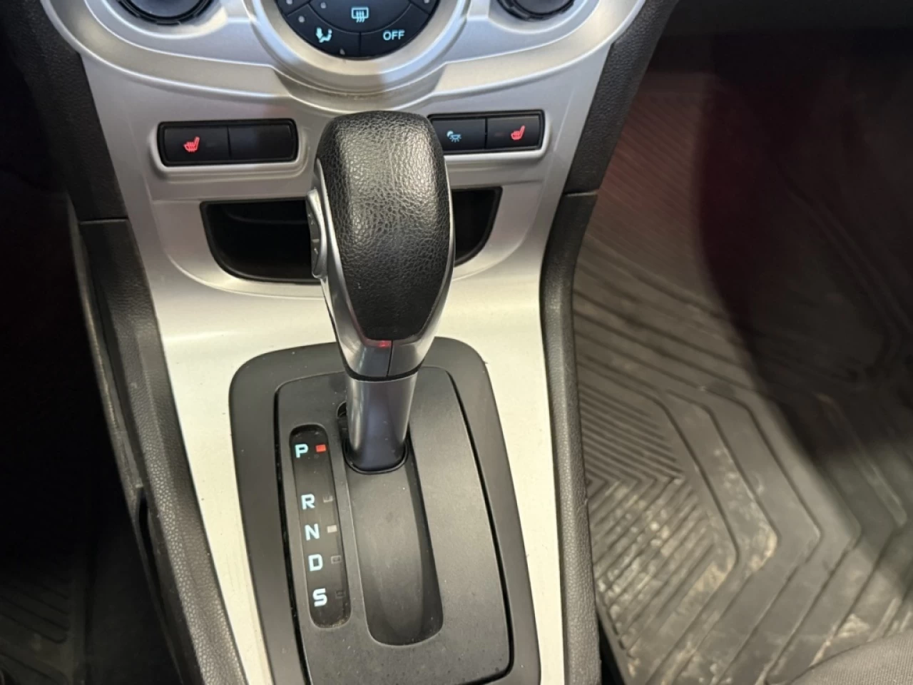 2017 Ford Fiesta SE AUTO BLUTOOTH**APPROUVÉE 99,9%** Main Image